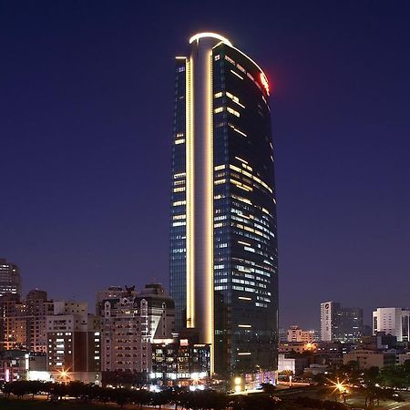 The Landis Taichung Hotel Exterior photo The hotel at night