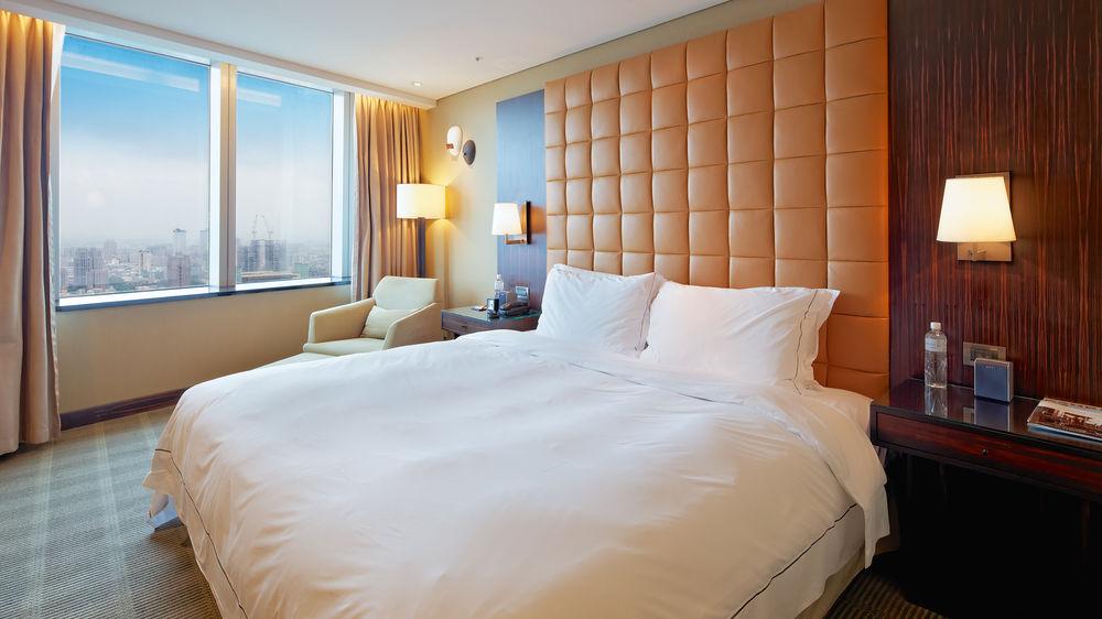 The Landis Taichung Hotel Exterior photo A bedroom at the hotel