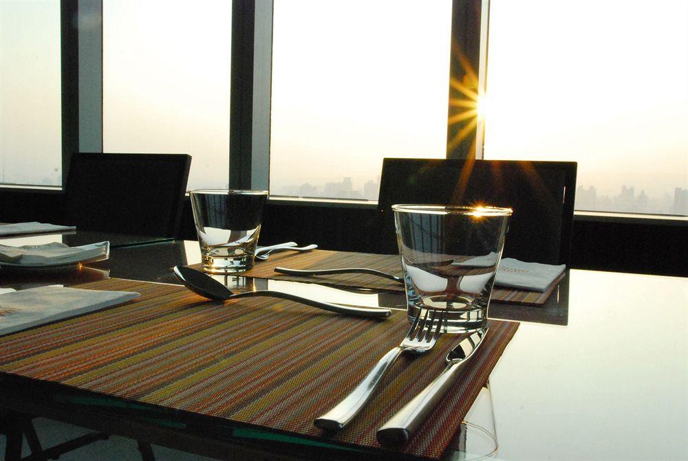 The Landis Taichung Hotel Exterior photo A table set for dinner