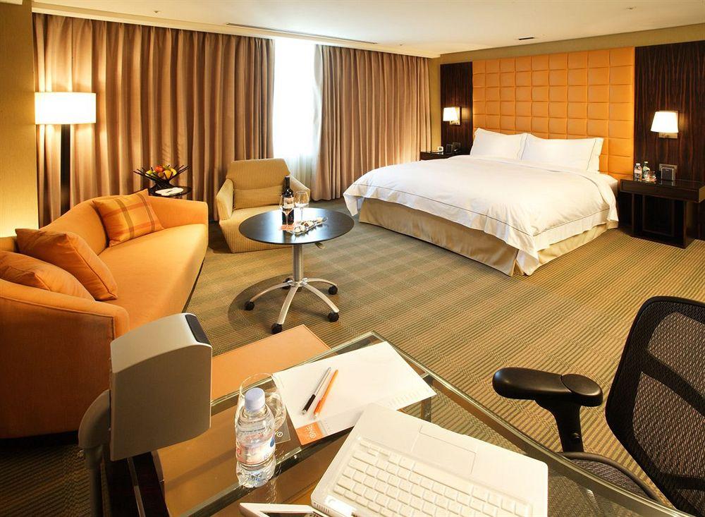 The Landis Taichung Hotel Exterior photo A suite at the Westin Palace, Seoul