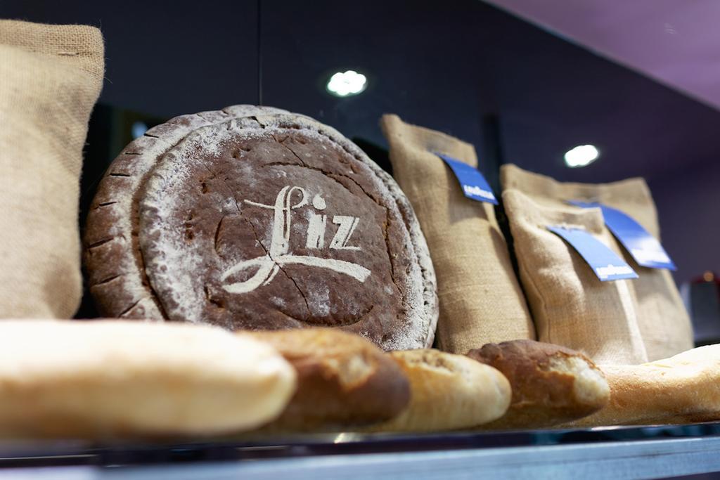 The Landis Taichung Hotel Exterior photo Friz bread