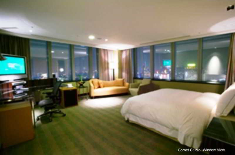 The Landis Taichung Hotel Exterior photo A room at the hotel