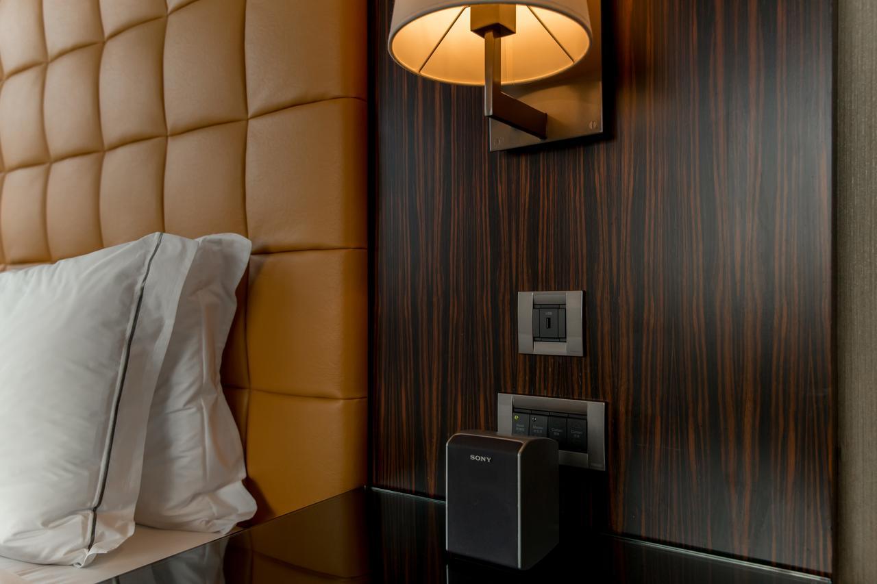 The Landis Taichung Hotel Exterior photo A wall-mounted light switch