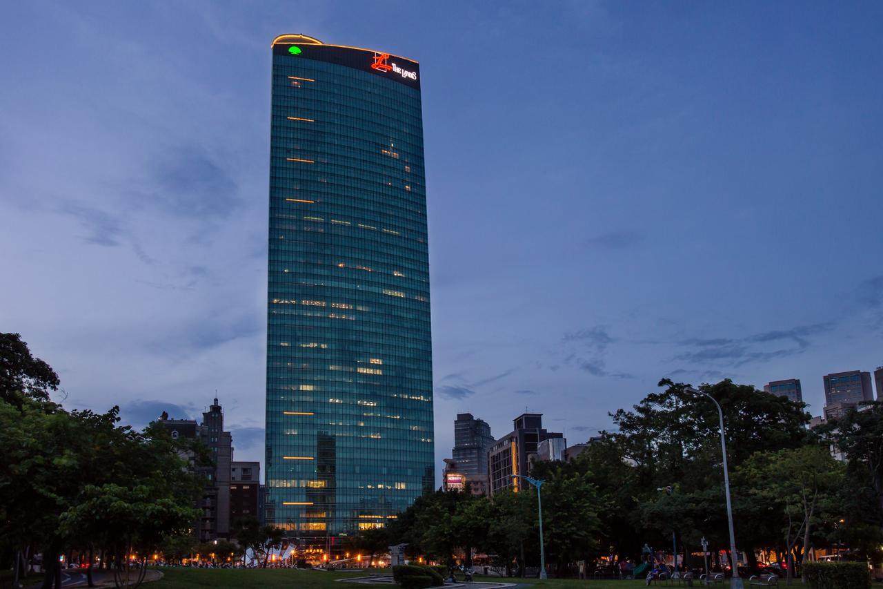 The Landis Taichung Hotel Exterior photo The building at night