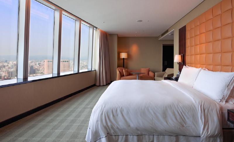The Landis Taichung Hotel Exterior photo A bedroom at the hotel
