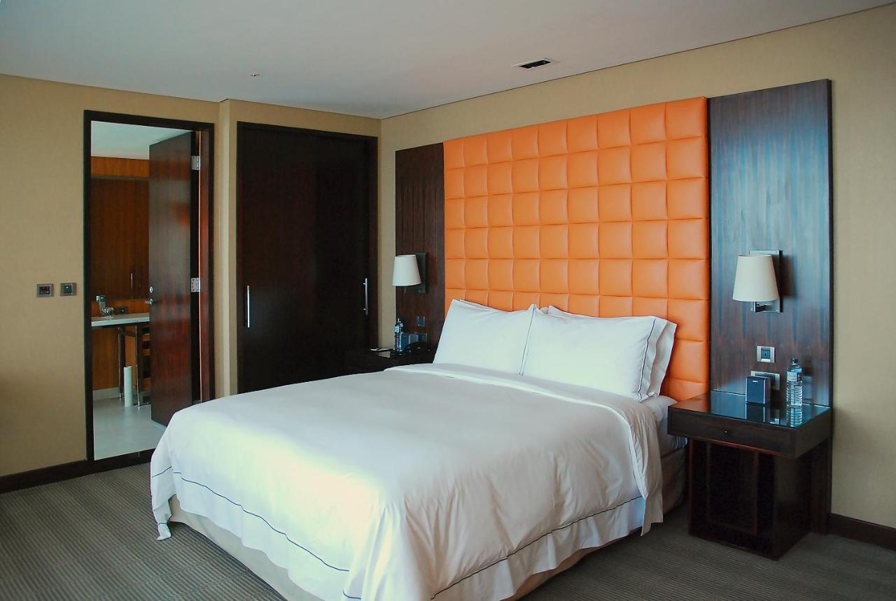 The Landis Taichung Hotel Exterior photo A bedroom at the Sheraton Addis