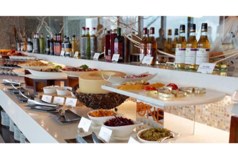 The Landis Taichung Hotel Exterior photo A salad bar