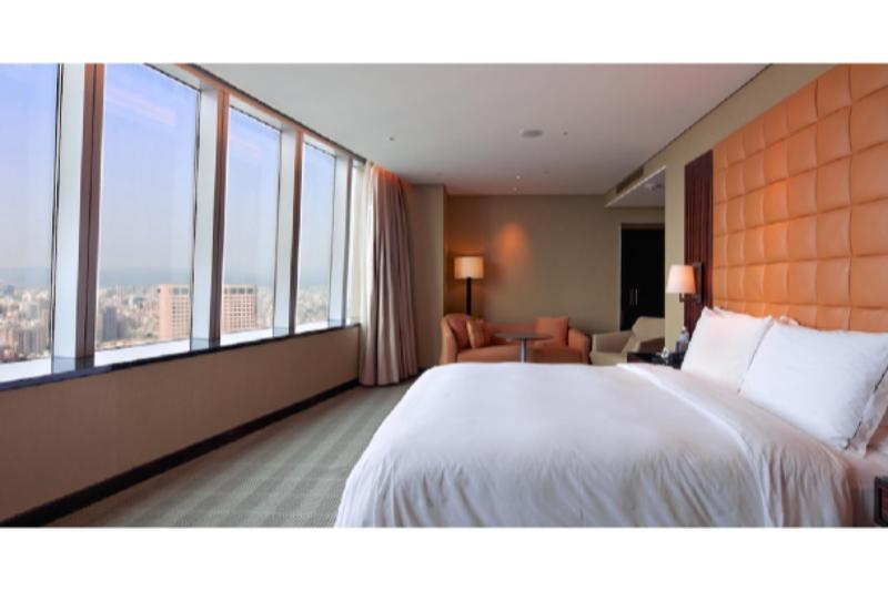 The Landis Taichung Hotel Exterior photo Deluxe Suite