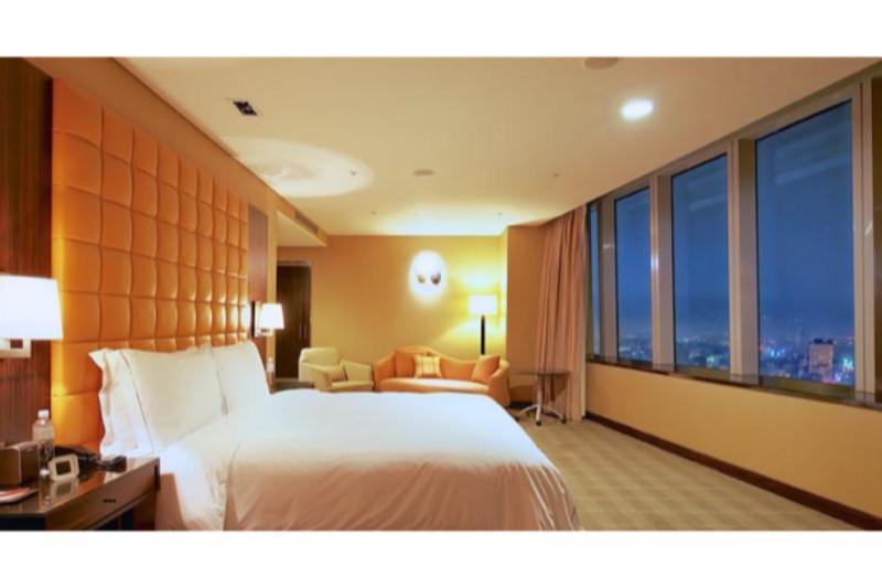 The Landis Taichung Hotel Exterior photo A bedroom at the hotel