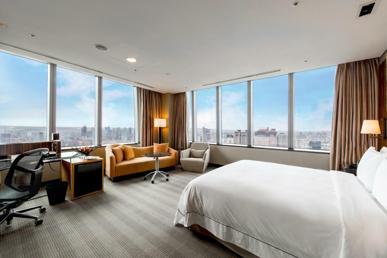 The Landis Taichung Hotel Exterior photo Deluxe Suite